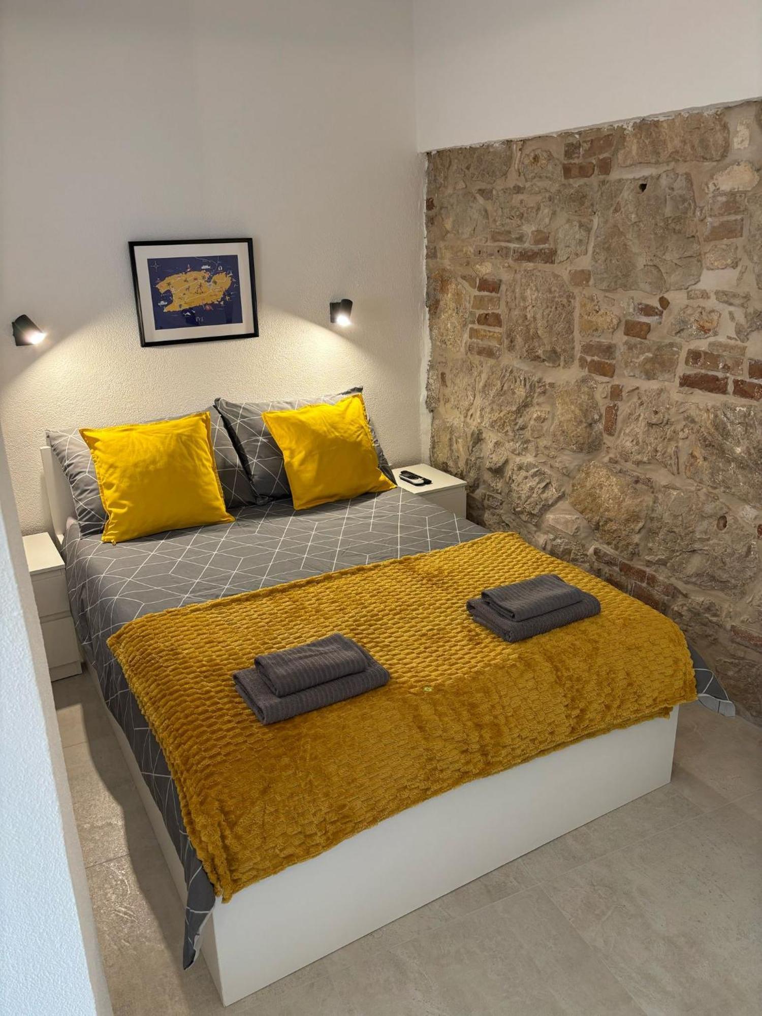 Apartment Ana Vis Exterior photo